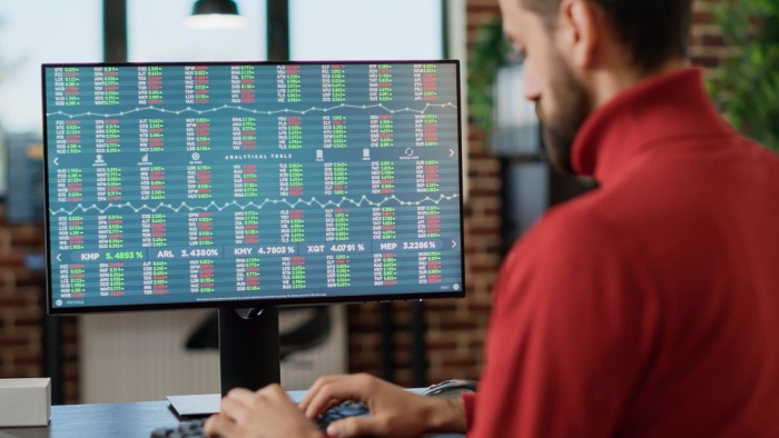 Freepik DC Studio, Investor and synthetic indices