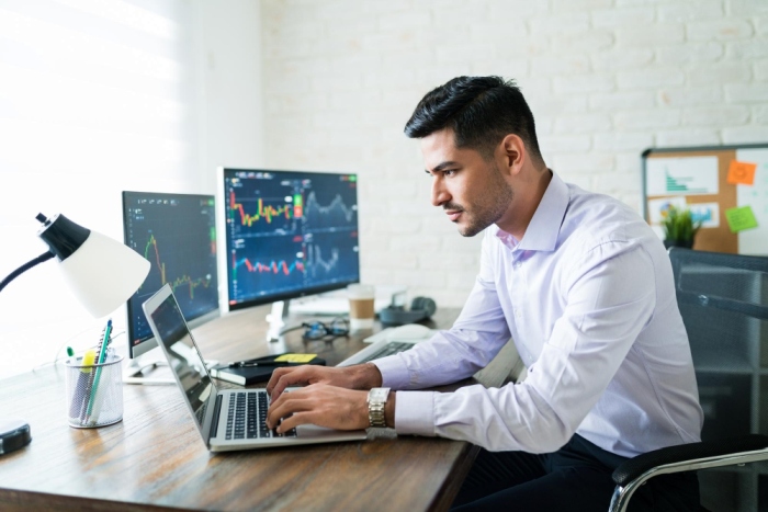 Freepik tonodiaz, investor trading stocks