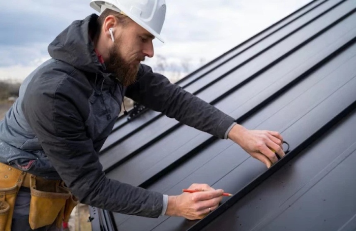 Image Metal roofing installation Image Metal roofing installation