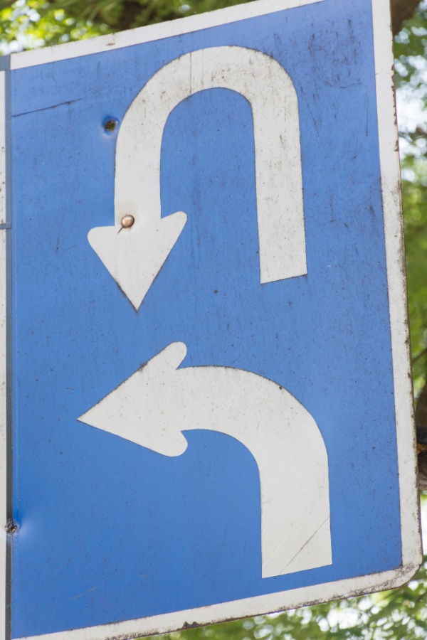 Freepik U turn traffic sign