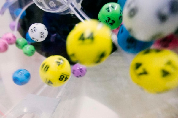Unsplash Dylan Nolte, Lottery