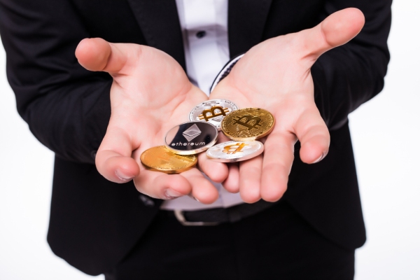 Freepik diana.grytsku, man holding various crypto in his hand