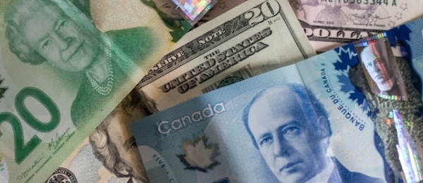 Image – Unsplash, John McArthur, Canadian and US currency exchange
