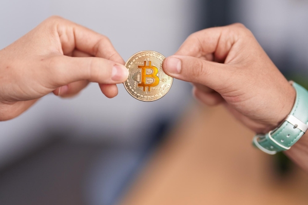 Magnific – krakenimages.com, Crypto partnership