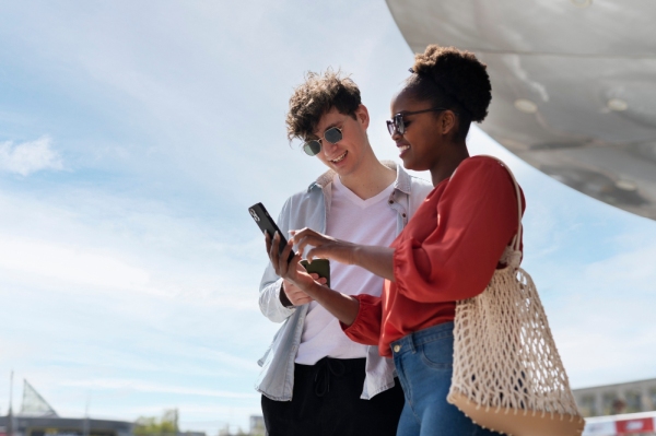 Magnific – man and women making global remittance