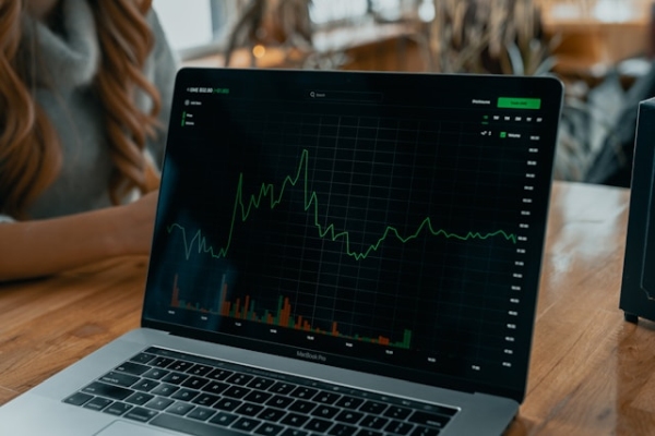 Unsplash – Tech Daily, black and silver laptop computer