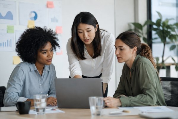 AI Image – collaborative office discussion among female entrepreneurs