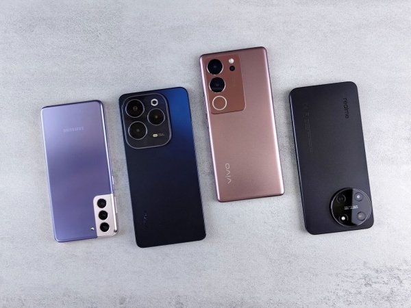 Image – Unsplash, Andrey Matveev, A group of four cell phones sitting next to each other